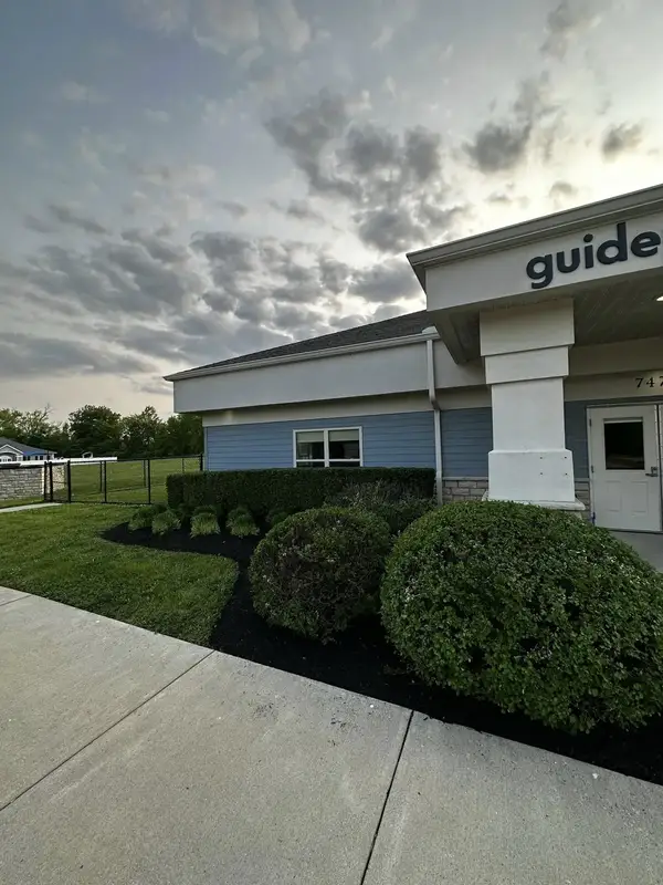 Commercial hedge trimming and mulch service in Columbus Ohio