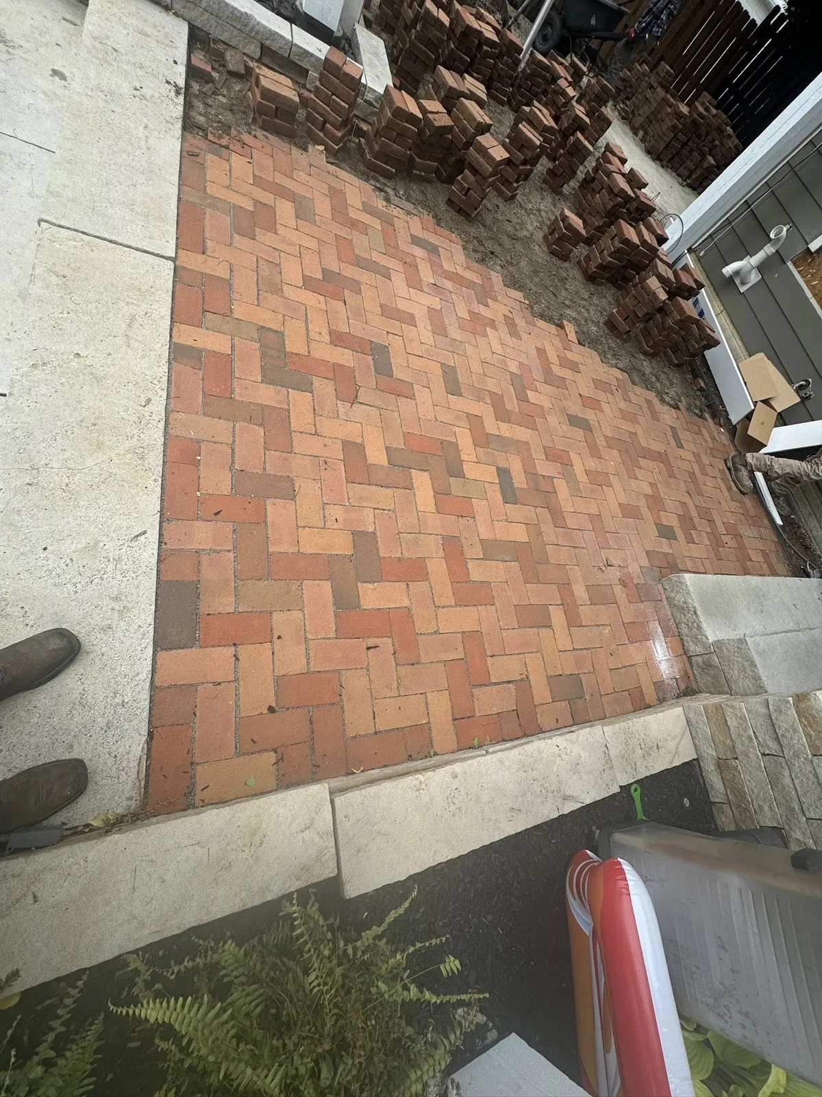 Brick paver patio pattern installed by Iron Edge in Columbus Ohio