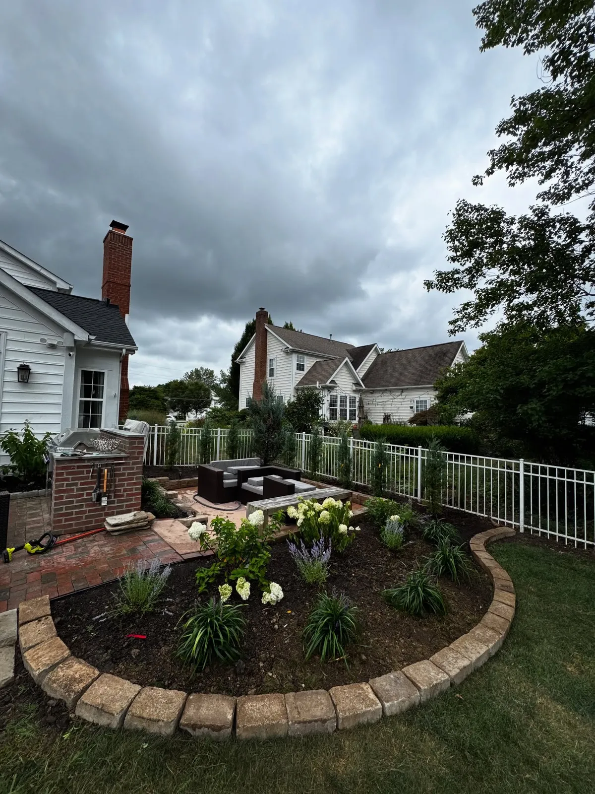 Curved stone wall landscaping, Columbus OH by Iron Edge Outdoor