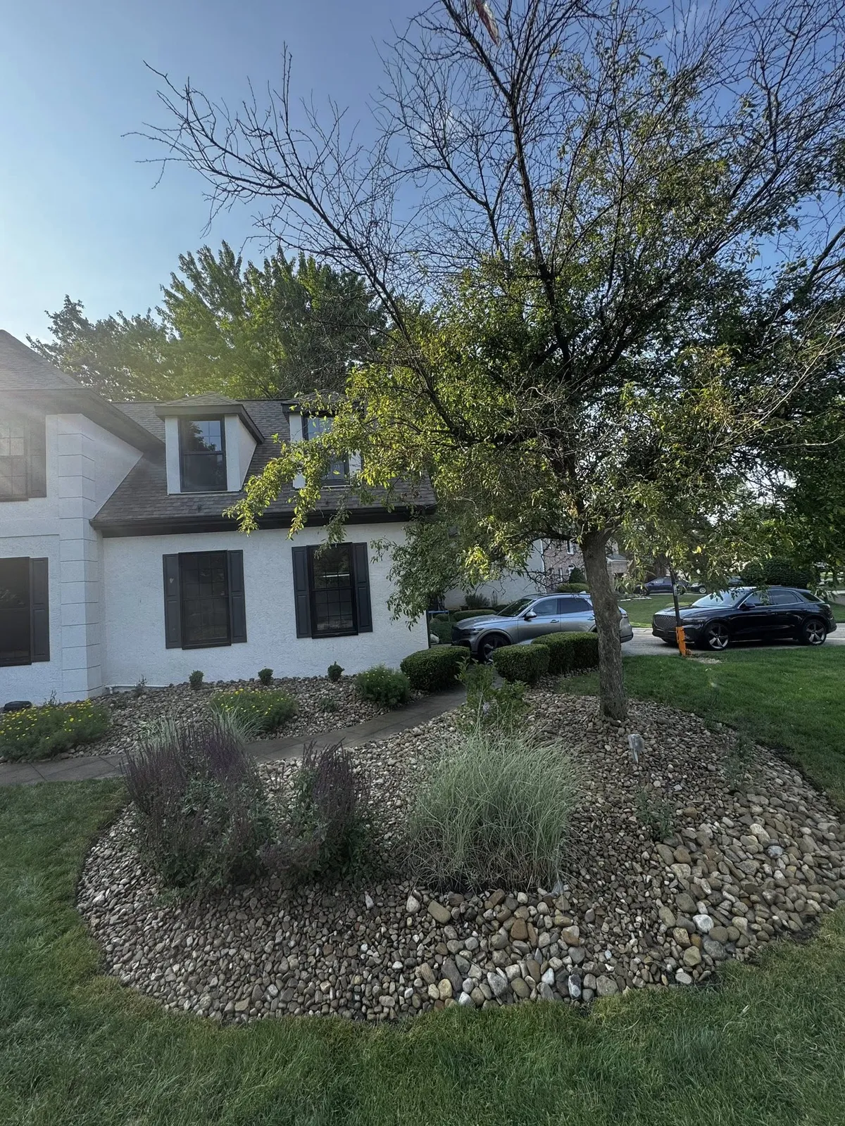 Rock bed landscape front yard, Columbus OH by Iron Edge Outdoor