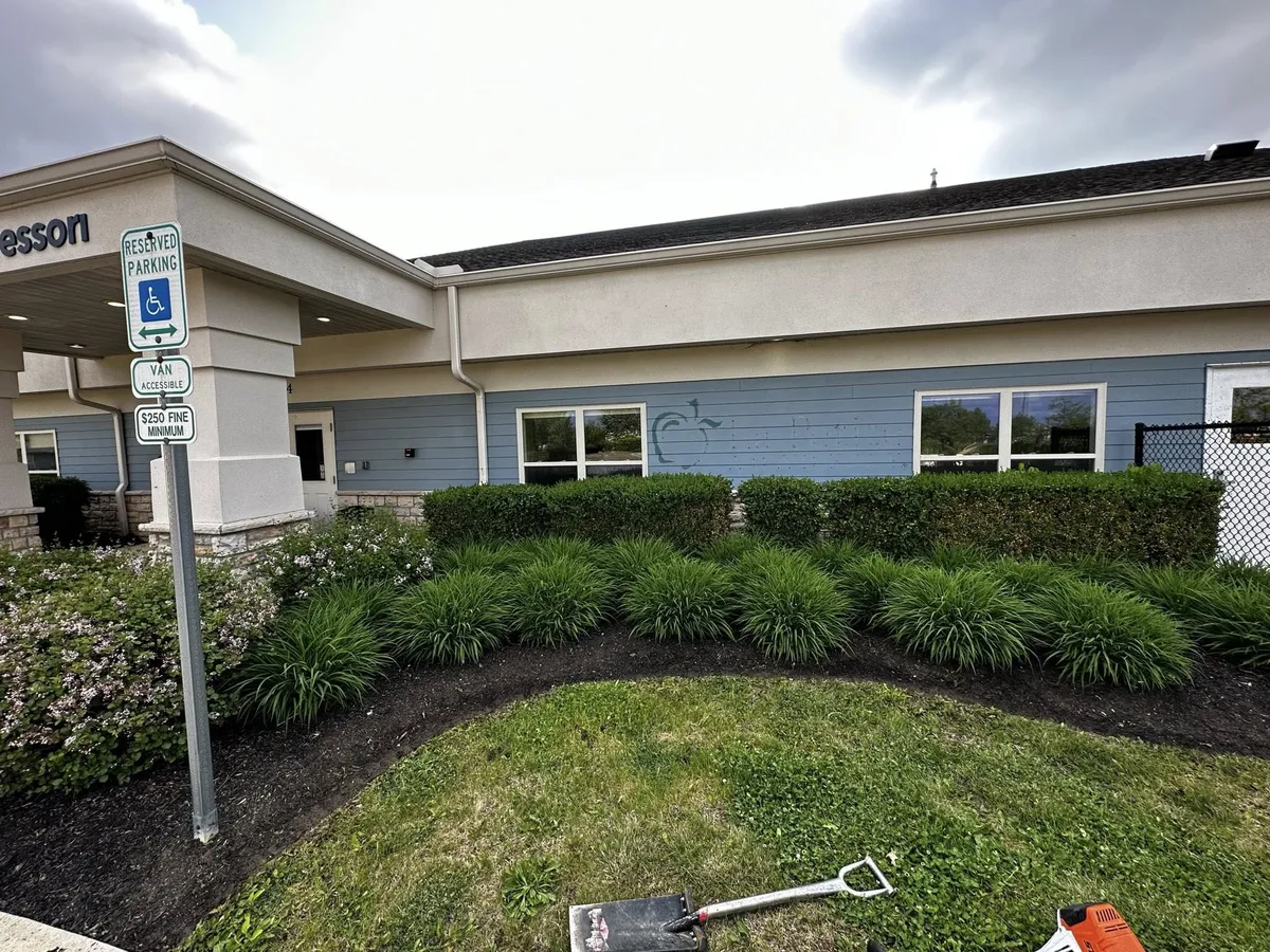 Commercial trimmed hedges mulch, Columbus OH by Iron Edge Outdoor