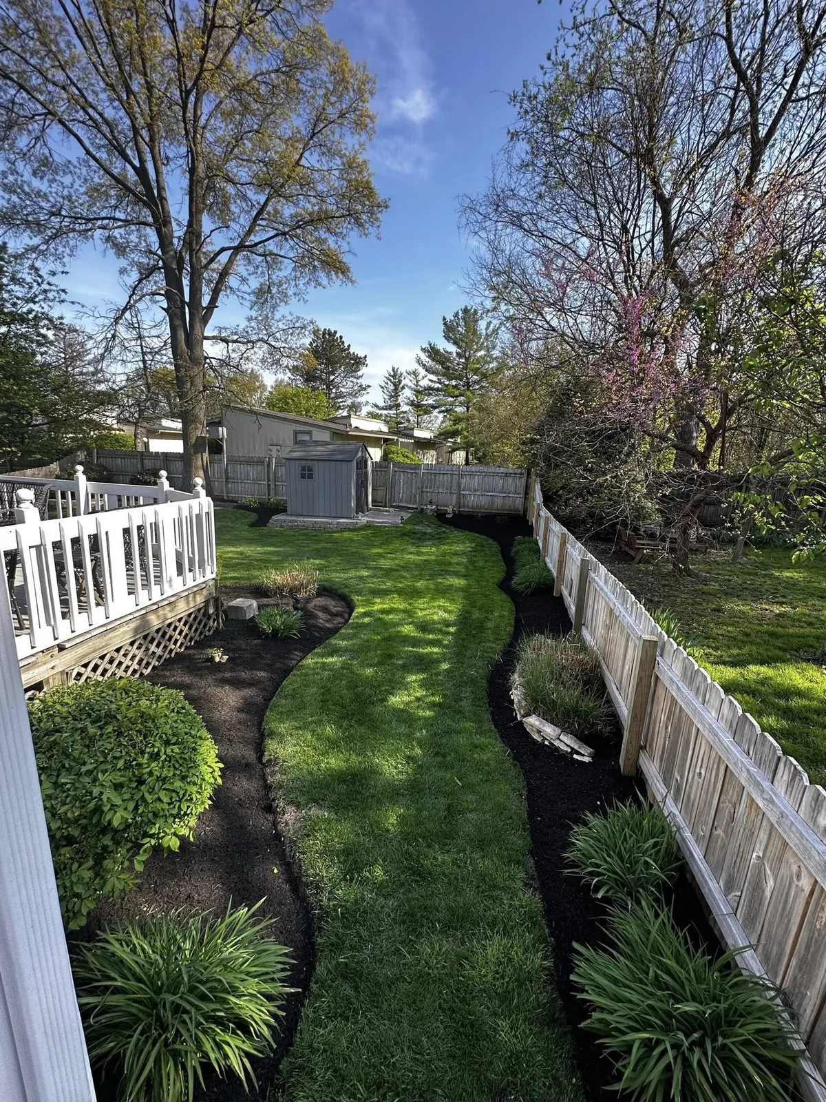 Backyard mulch bed borders, Columbus OH by Iron Edge Outdoor