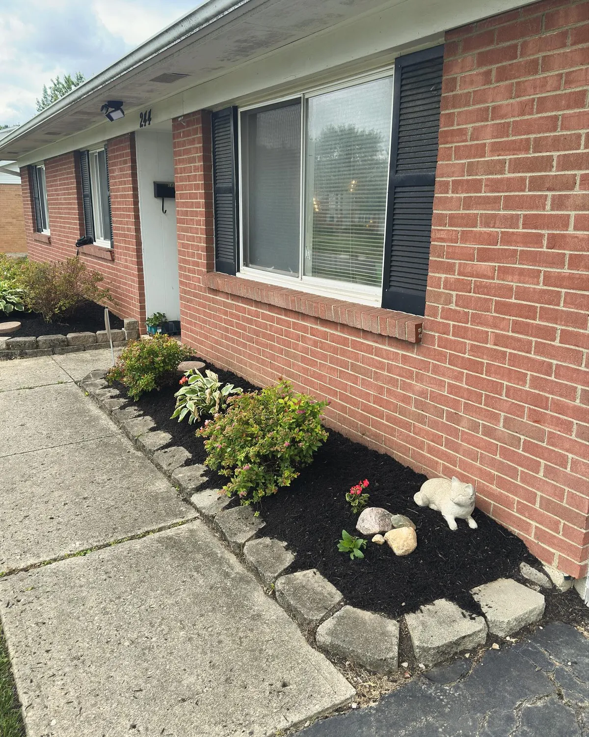 Front entrance landscaping, Columbus OH by Iron Edge Outdoor