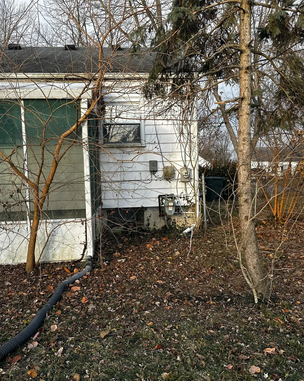Mulch bed with stone edging, Columbus OH by Iron Edge Outdoor