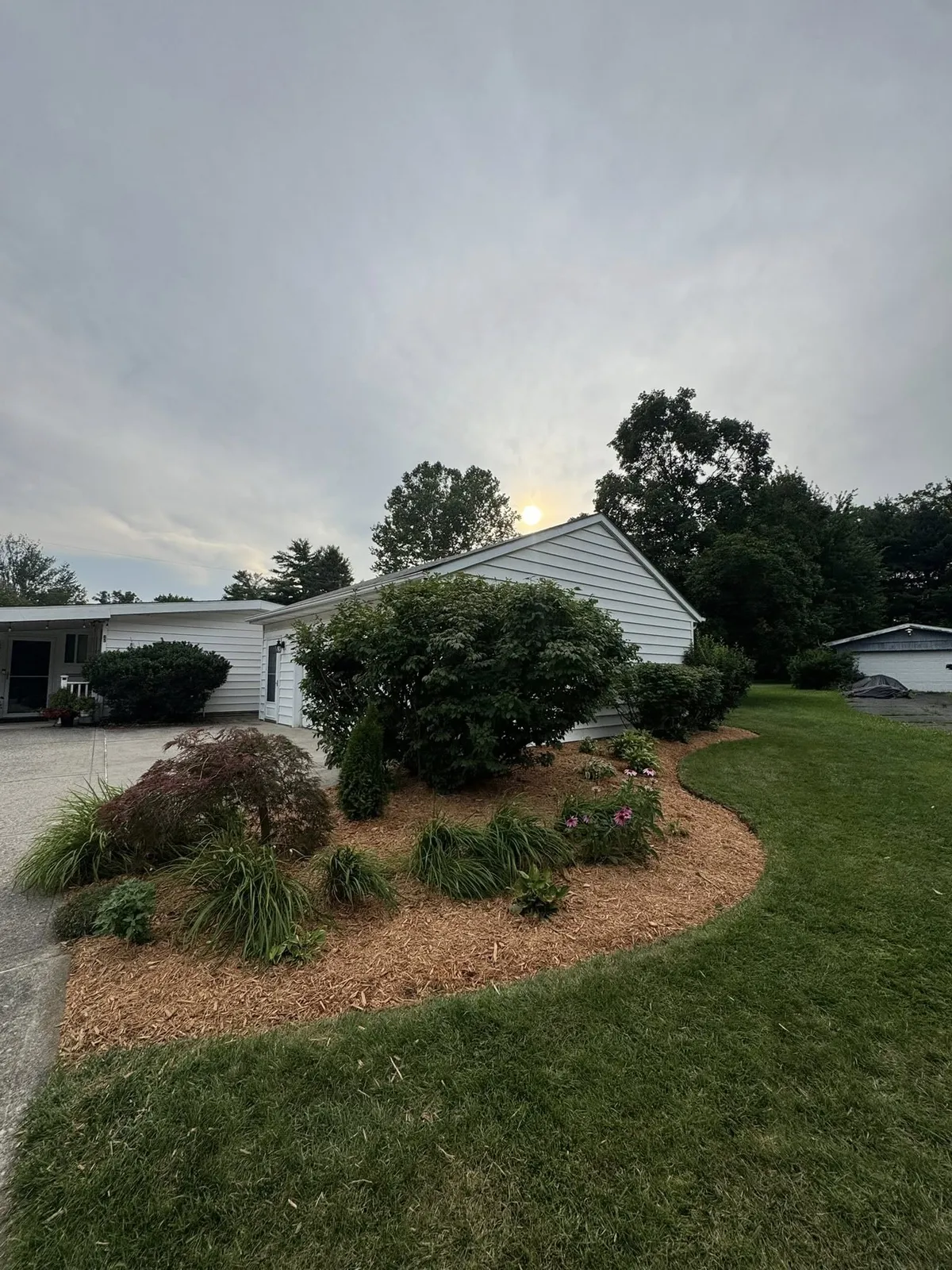 Mulch beds shrubs landscaping, Columbus OH by Iron Edge Outdoor