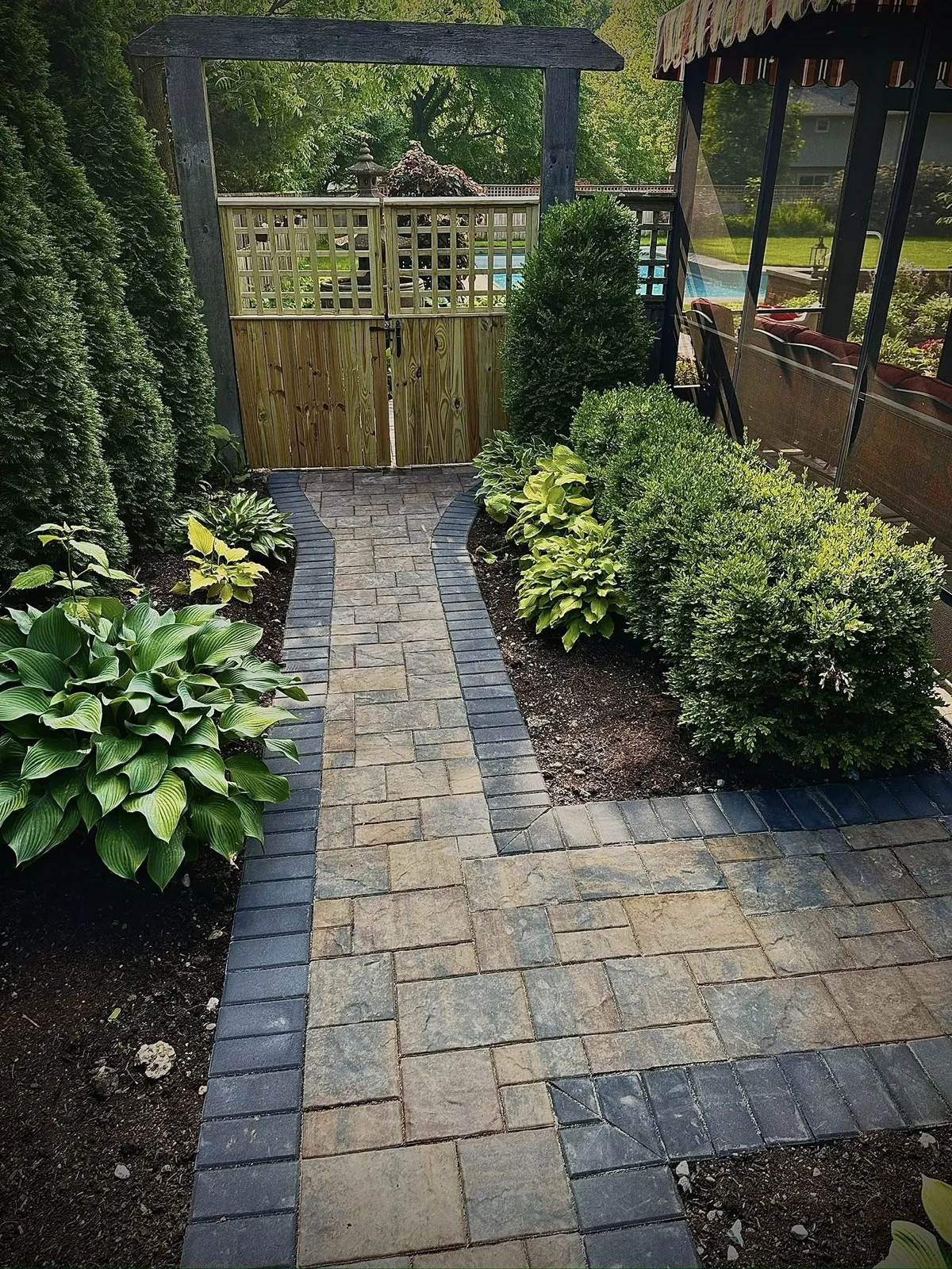 Paver pathway with pergola, Columbus OH by Iron Edge Outdoor