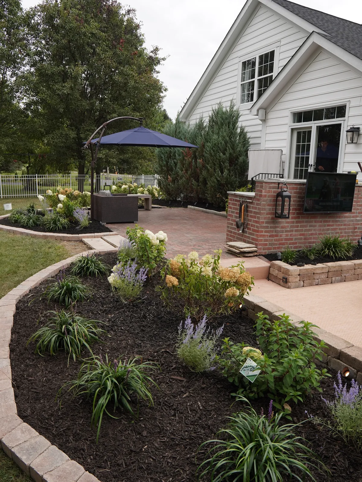 Paver patio seating area, Columbus OH by Iron Edge Outdoor
